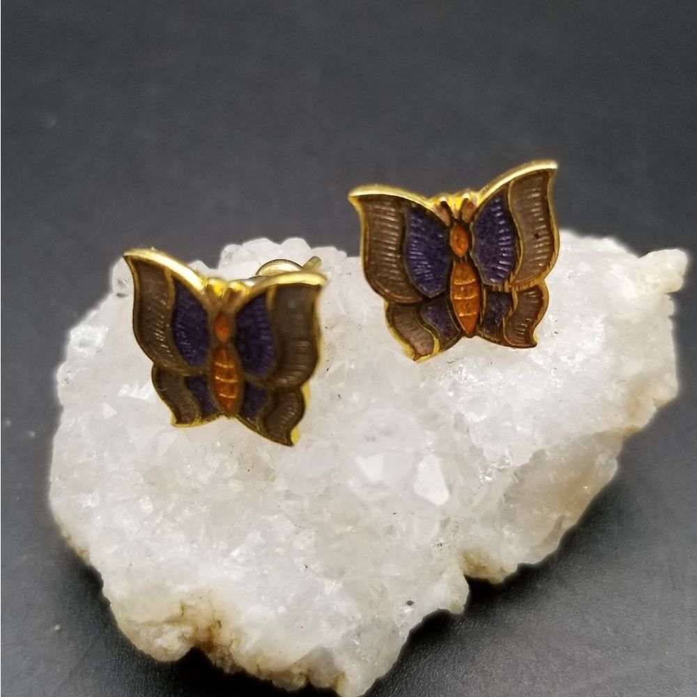 Butterfly eve stud earrings. E0128